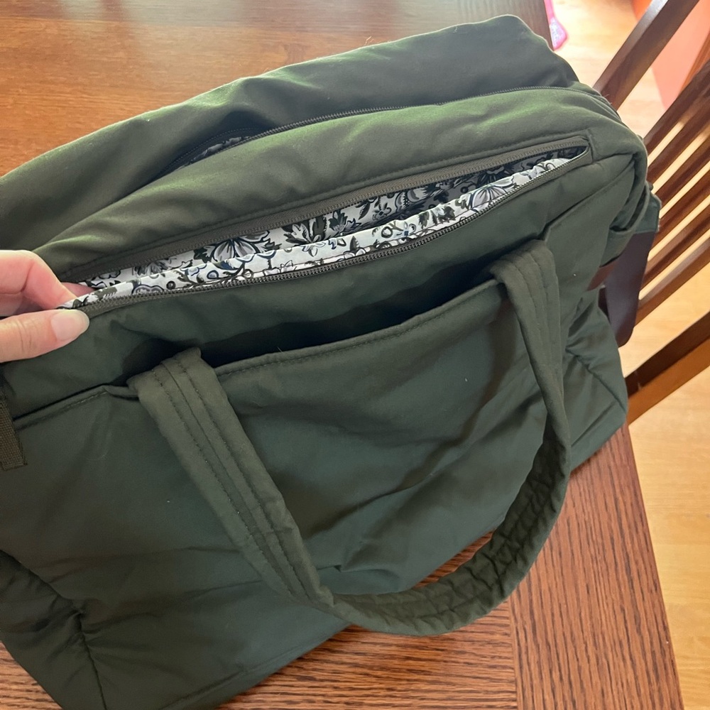 Vera Bradley Utility Travel Bag Olive Green - Picture 5 of 9